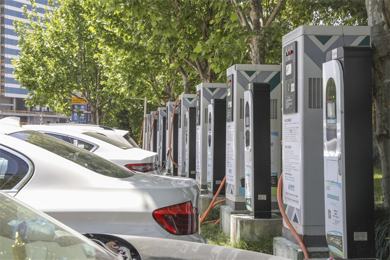 比亞迪王傳福 新能源汽車是不可逆轉趨勢，未來三個月滲透率或突破50，甚至更高