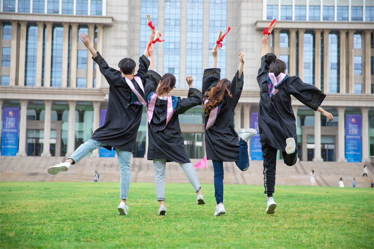 福耀科技大學(xué)今年不招生，工作重心為實(shí)驗(yàn)室建設(shè)！曹德旺 很遺憾今年來(lái)不及，目標(biāo)仍是世界一流大學(xué)