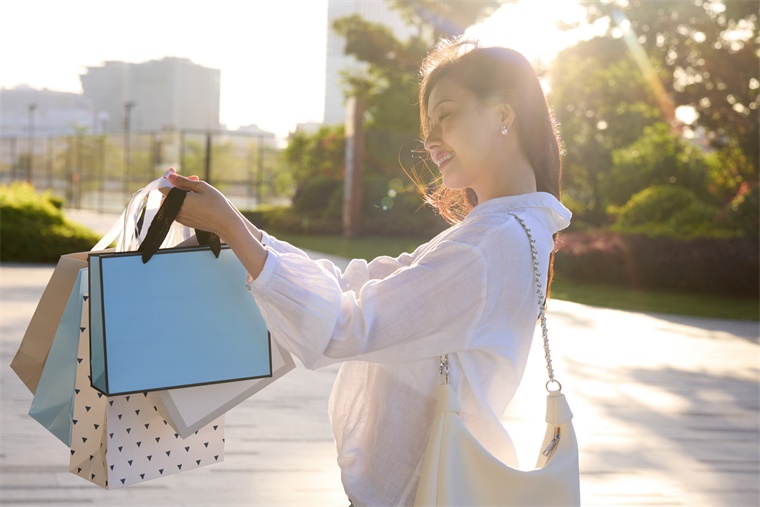 女裝越做越小！服裝店主吐槽 S碼女裝賣(mài)不出去，體重88斤女生都穿不了！專家 美本應(yīng)是多元且包容