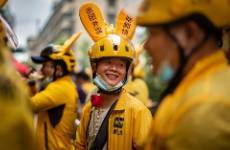 外賣大戰(zhàn)下的眾生百態(tài) 消費(fèi)者0元購(gòu) 騎手日賺1700