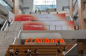 阿里向美團到店業(yè)務(wù)正式進(jìn)攻，支付寶首頁上線高德團購爆品