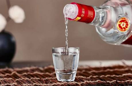 五糧液，用真金白銀給老二們補(bǔ)了課